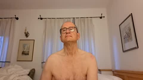 Snapshot of marginalie chatting on October 8, 5:45 am marginalie online show from October 8, 5:45 am