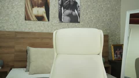 Mark online show from February 10, 9:15 pm