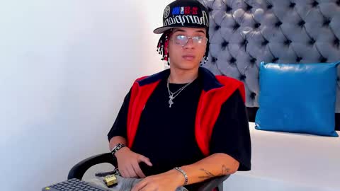 MARSHALL online show from December 17, 1:40 pm