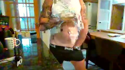 Snapshot of masked_masturbation_couple chatting on October 10, 9:58 am Masked Masturbation Dilf online show from October 10, 9:58 am