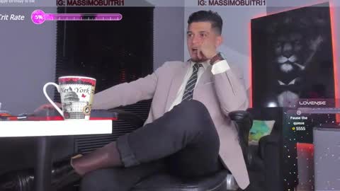 I am Massimo online show from December 10, 12:45 am