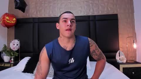 Snapshot of massimocontie_ chatting on October 19, 12:41 pm Massimo Contie online show from October 19, 12:41 pm