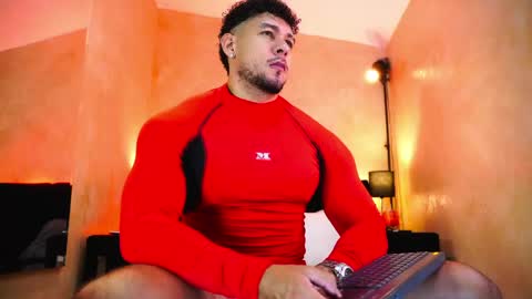 massimowalton2 online show from May 25, 3:24 am