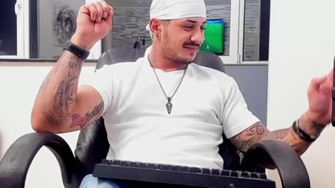 Snapshot of masterchris12 chatting on December 10, 9:11 pm masterchris12 online show from December 10, 9:11 pm