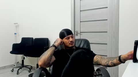 Snapshot of masterchris12 chatting on December 3, 9:01 pm masterchris12 online show from December 3, 9:01 pm