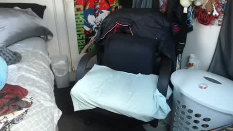 mastergoku945657 online show from July 3, 6:34 pm