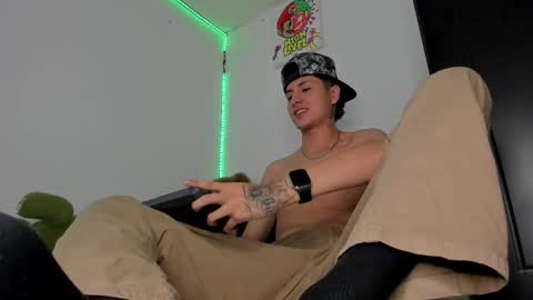 mateo_escobar online show from December 18, 6:31 am