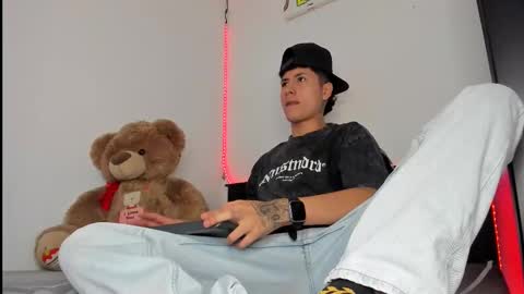 mateo_escobar online show from November 9, 1:48 pm