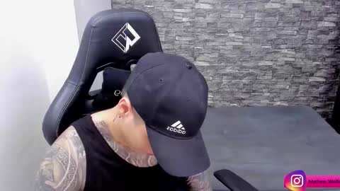 Mathew Independent model online show from November 25, 4:47 am