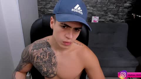 Mathew Independent model online show from December 16, 3:32 pm