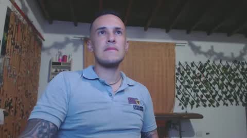 esneider online show from December 6, 12:23 am