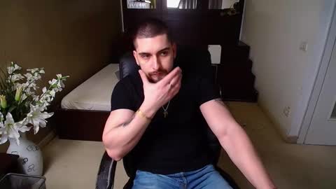 Snapshot of matiasdean chatting on February 24, 5:21 am MatiasDean online show from February 24, 5:21 am