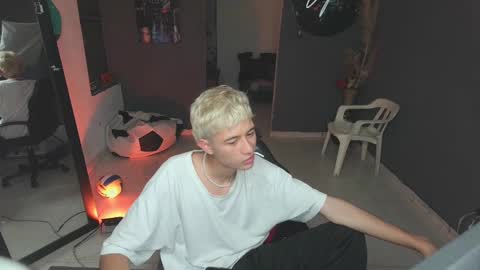 mattias     online show from March 12, 2:52 am