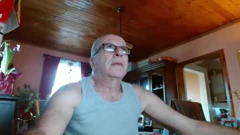 Maurice online show from December 23, 1:35 pm