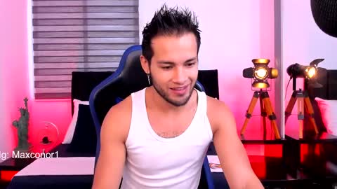 Snapshot of max_conor_ chatting on March 7, 11:29 am Max Conor online show from March 7, 11:29 am