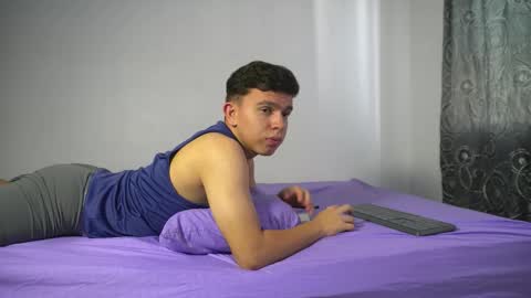 Max online show from December 20, 9:44 pm