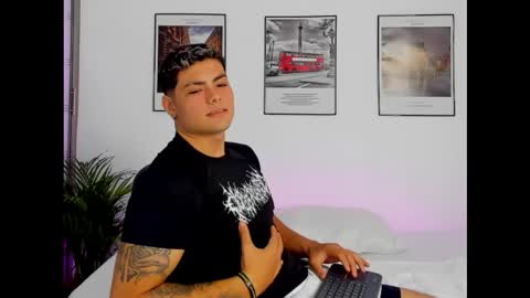 Snapshot of max_miuller chatting on October 13, 1:00 am MAX MIULLER online show from October 13, 1:00 am