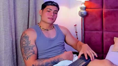 Snapshot of max_miuller chatting on October 15, 2:30 am MAX MIULLER online show from October 15, 2:30 am