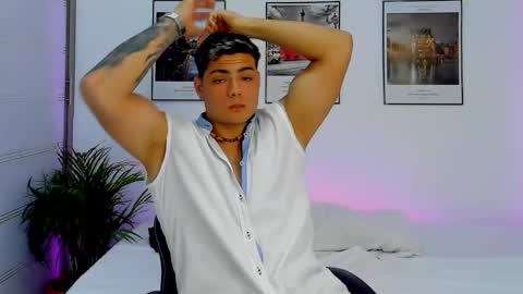 Snapshot of max_miuller chatting on October 14, 1:45 am MAX MIULLER online show from October 14, 1:45 am