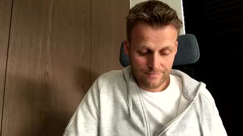 Max take off clothes online show from December 19, 1:19 pm