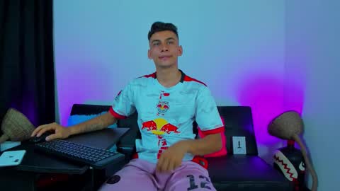 MAX     online show from December 15, 11:02 pm