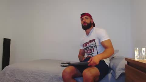 max_xl_ online show from February 18, 3:53 pm