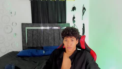 Maximiliano online show from November 30, 9:06 pm