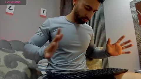 Maximo online show from January 25, 3:30 am