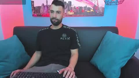 Maximo online show from December 31, 12:00 am