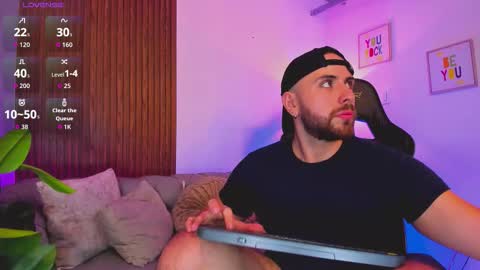 Maximo Wolf online show from February 4, 9:10 pm