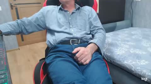 maximus3334 online show from April 19, 9:06 pm