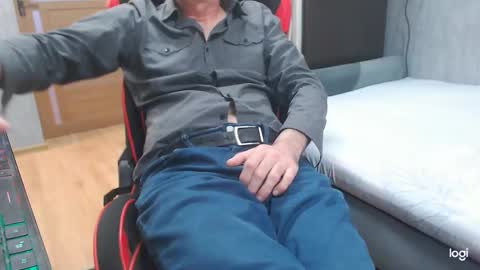 maximus3334 online show from March 27, 12:17 pm