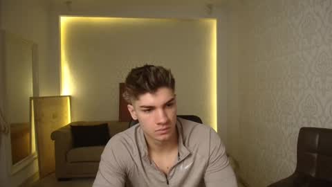 Snapshot of maxkaiden chatting on March 12, 5:13 am MaxKaiden online show from March 12, 5:13 am