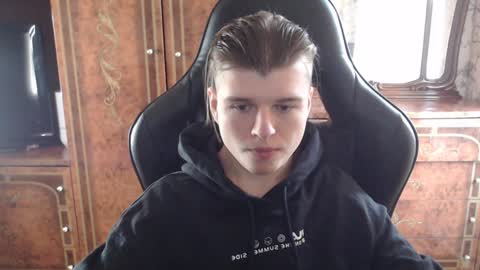 Max online show from December 5, 10:23 am