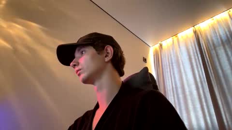 Max online show from September 18, 4:47 am