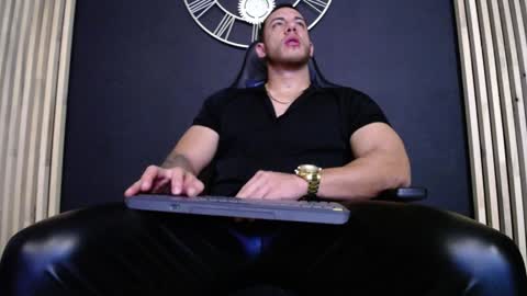 Snapshot of maxxxpowerful chatting on February 6, 2:44 am maxxxpowerful online show from February 6, 2:44 am