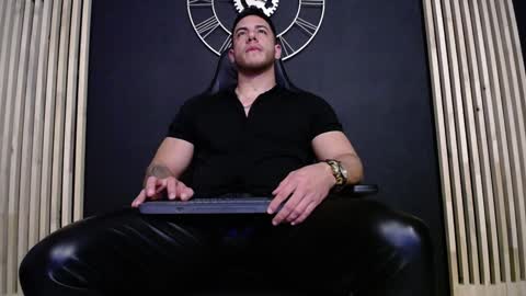 Snapshot of maxxxpowerful chatting on December 23, 2:45 am maxxxpowerful online show from December 23, 2:45 am