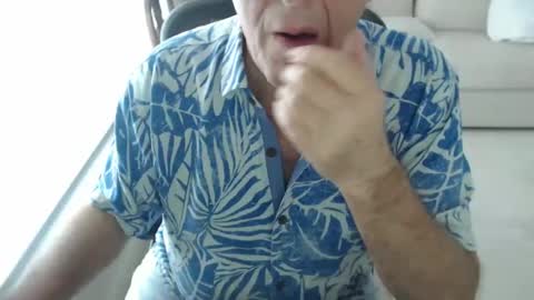 Snapshot of mbeastie chatting on December 17, 6:09 pm Beastie online show from December 17, 6:09 pm