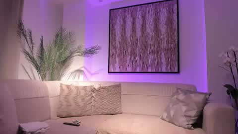 Michael Salens independent model online show from March 9, 10:19 am