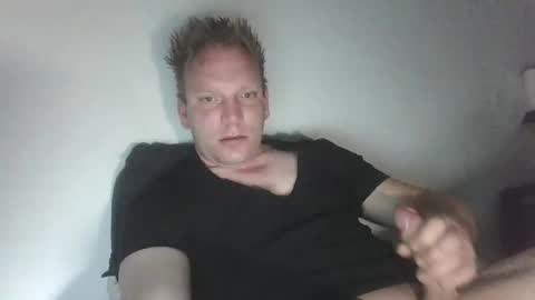 mickkxl online show from April 20, 9:56 am