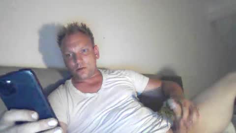 mickkxl online show from August 4, 9:30 pm