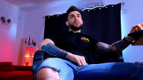 MightyAaron online show from February 3, 6:40 am