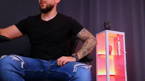 MightyAaron online show from January 31, 4:47 am