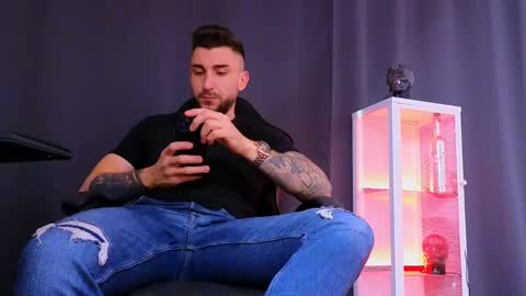 MightyAaron online show from February 19, 9:06 am