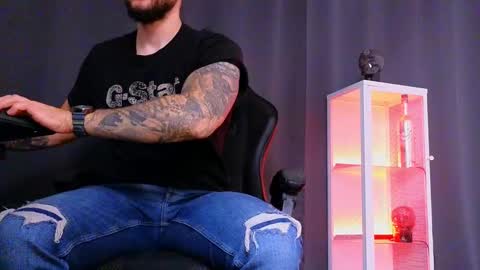 MightyAaron online show from February 14, 5:09 am