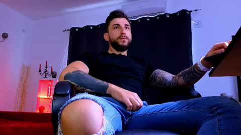 MightyAaron online show from June 17, 3:41 am
