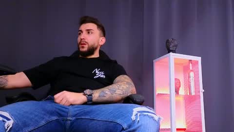 MightyAaron online show from December 21, 7:13 am