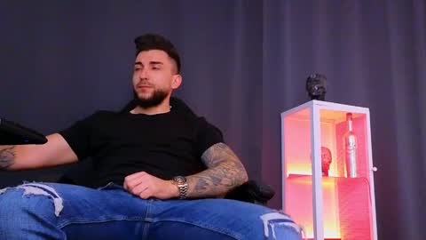 MightyAaron online show from February 4, 4:05 am