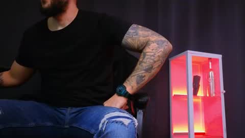 MightyAaron online show from December 18, 4:39 pm