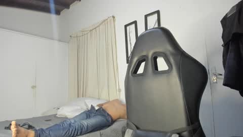 Miguel Hernandez online show from February 8, 4:14 am